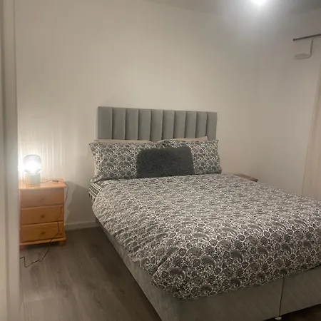 Δωμάτια σε οικογενειακή κατοικία Lovely Close To The Airport