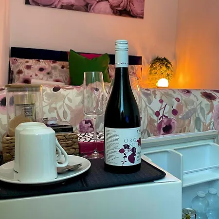 Δωμάτια σε οικογενειακή κατοικία Lovely Close To The Airport *